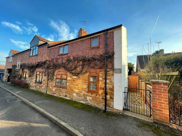 2 Bedroom Cottage For Sale In New Road, Burton Lazars, LE14