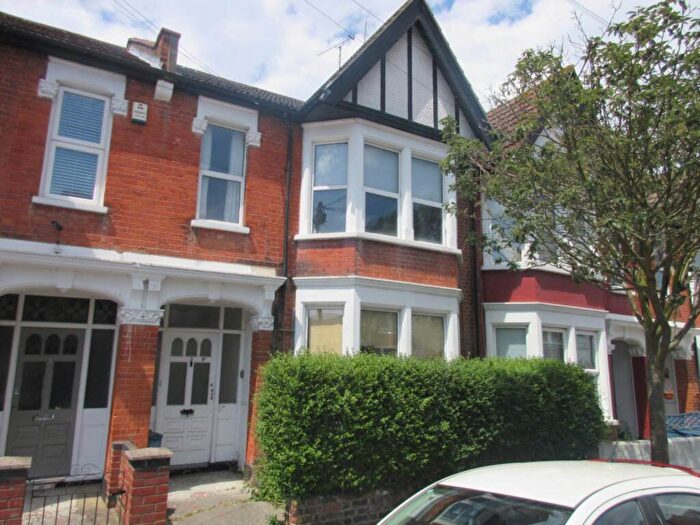 1 Bedroom Flat To Rent In Ronald Park Avenue, Westcliff On Sea, SS0