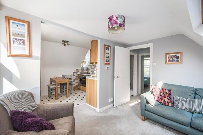 1 Bedroom Apartment To Rent In Boundaries Road London, SW12