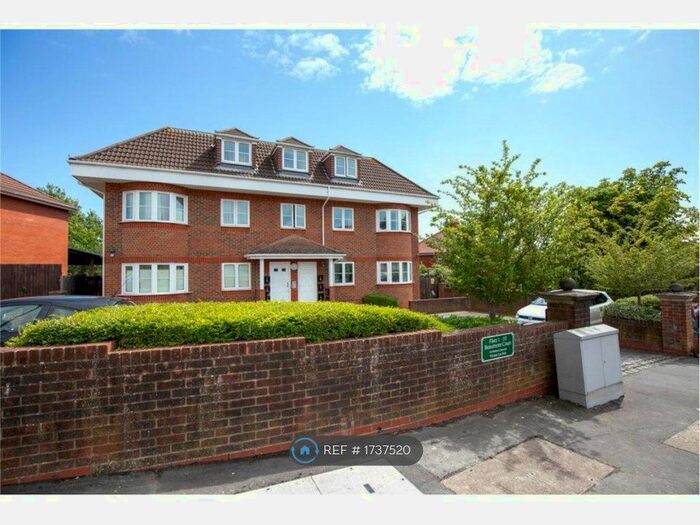 2 Bedroom Flat To Rent In Beaumont Court, Bristol, BS7