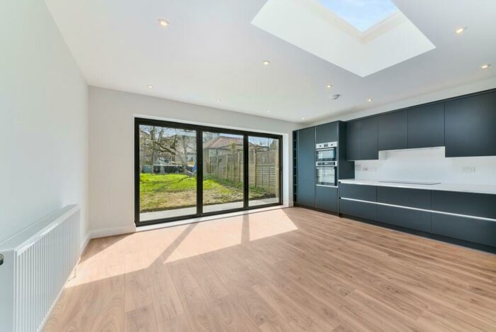 4 Bedroom Terraced House To Rent In Mundania Road London, SE22