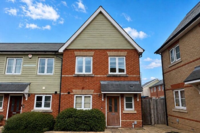3 Bedroom End Of Terrace House To Rent In Chertsey, Surrey, KT16