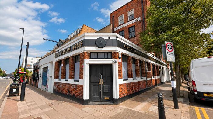 1 Bedroom Ground Maisonette For Sale In Hackney Road, Tower Hamlets, London, E2