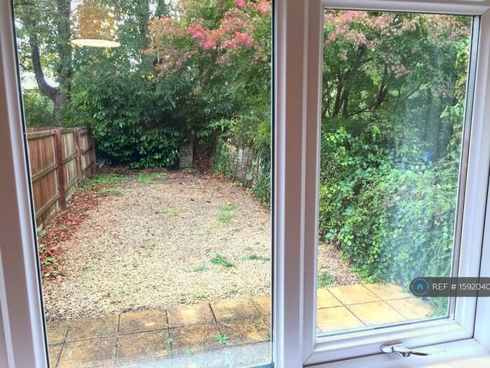 2 Bedroom Flat To Rent In Ashford Road, Swindon, SN1