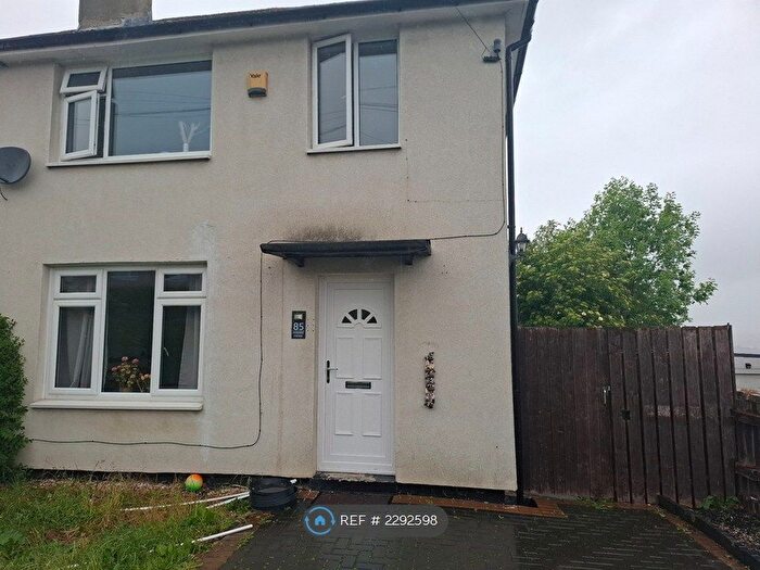 3 Bedroom Semi-Detached House To Rent In Fernside Avenue, Huddersfield, HD5