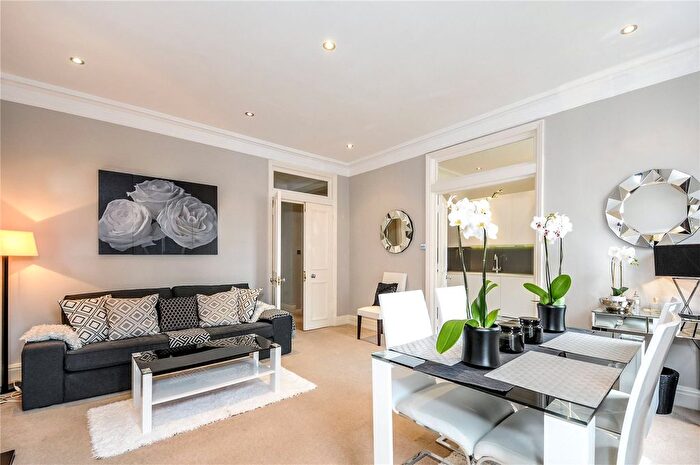 2 Bedroom Flat To Rent In Kensington Court, Kensington, W8