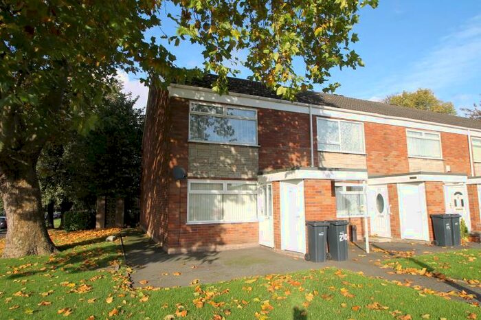 1 Bedroom Apartment To Rent In Apperley Way, Halesowen, West Midlands, B63