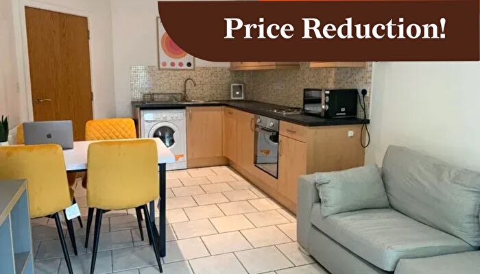 2 Bedroom Flat To Rent In Laureate House // Bed & Bath // Aug, LN1