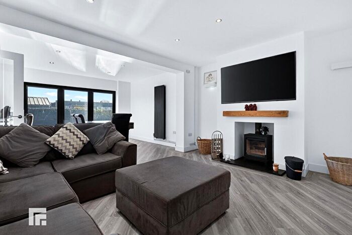 3 Bedroom Semi-Detached House For Sale In Glyndwr Avenue, St. Athan, CF62