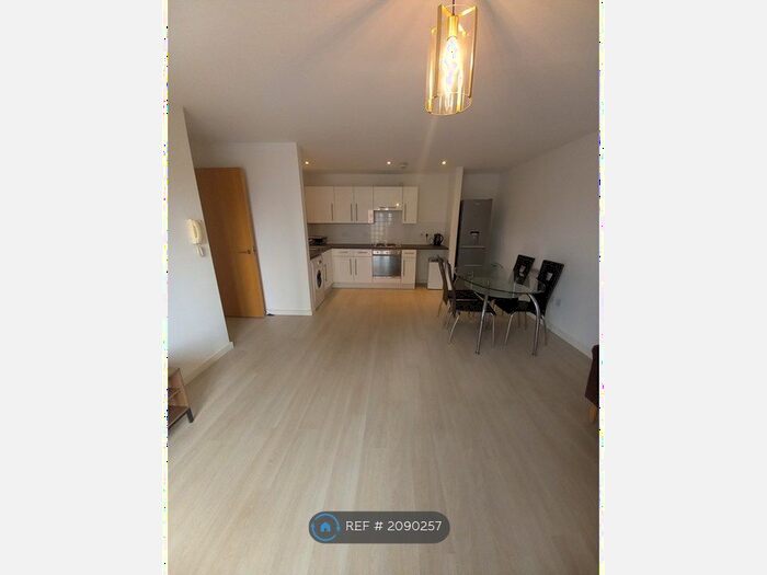 2 Bedroom Flat To Rent In Quay, Salford, M5