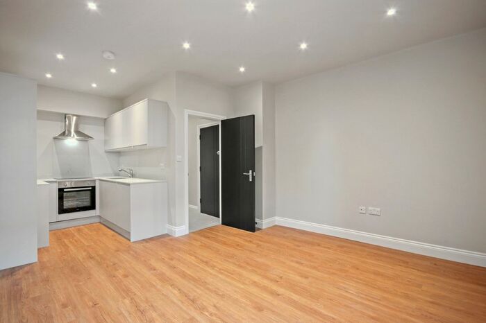 1 Bedroom Flat To Rent In Park Lane, Croydon, Surrey, CR0