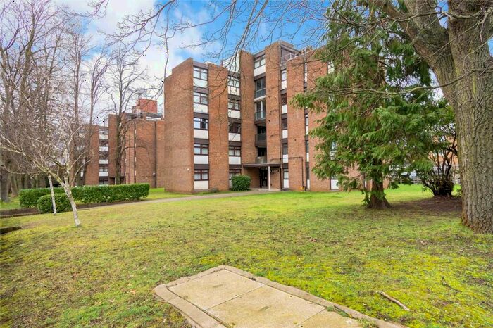 2 Bedroom Flat To Rent In Woodcote Road, Wallington, SM6