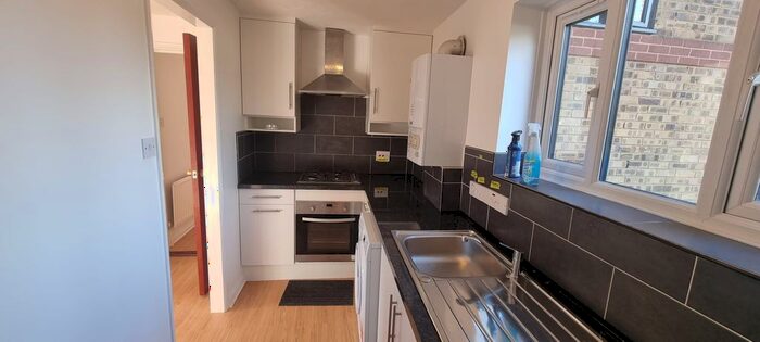 2 Bedroom Flat To Rent In Birchwood Close, Morden, Surrey, SM4