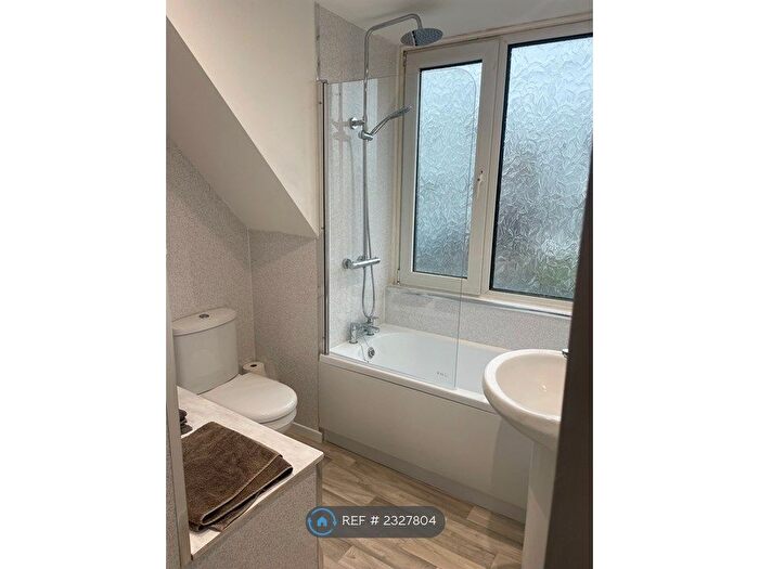 3 Bedroom Semi-Detached House To Rent In Southfarm Avenue, Harthill, Sheffield, S26