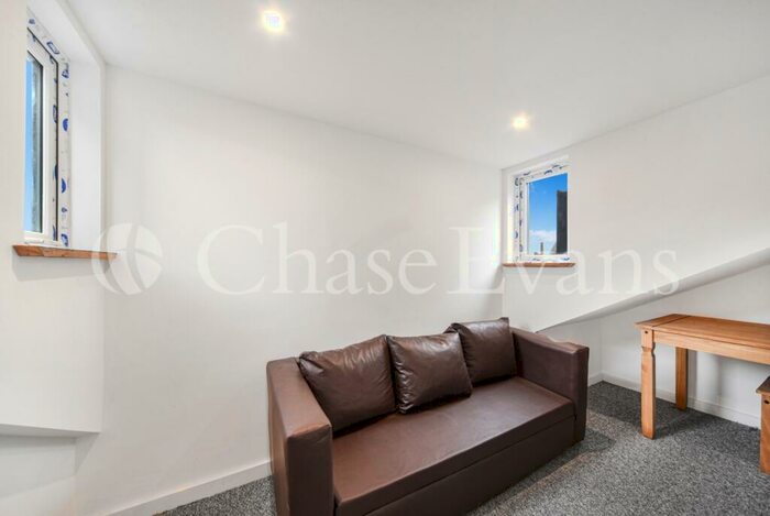 3 Bedroom Apartment To Rent In Great Eastern Street, Shoreditch, EC2A