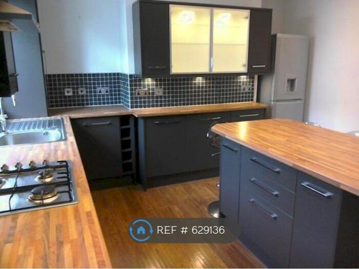 2 Bedroom Terraced House To Rent In Albert Street, Cleckheaton, BD19