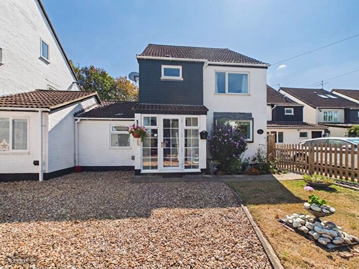 4 Bedroom Link Detached House To Rent In Temple Lane, Temple, Marlow, Buckinghamshire, SL7