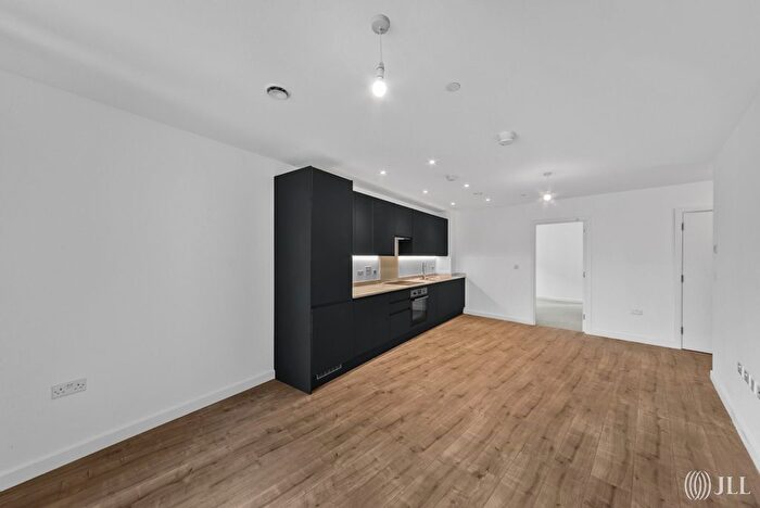 2 Bedroom Flat To Rent In Munton Road, London, SE17