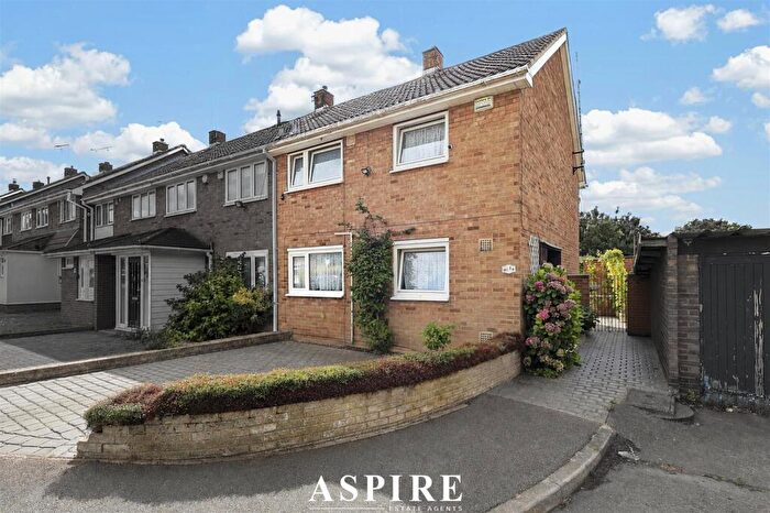 3 Bedroom End Of Terrace House For Sale In Gippeswyk, Basildon, SS14