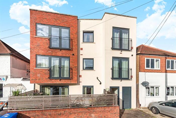 2 Bedroom Apartment For Sale In Red Lion Road, Surbiton, KT6