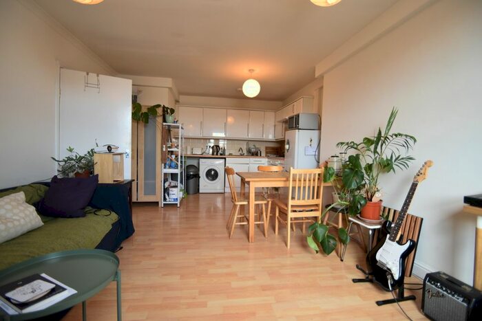 2 Bedroom Flat To Rent In Stoke Newington High Street, Stoke Newington, N16