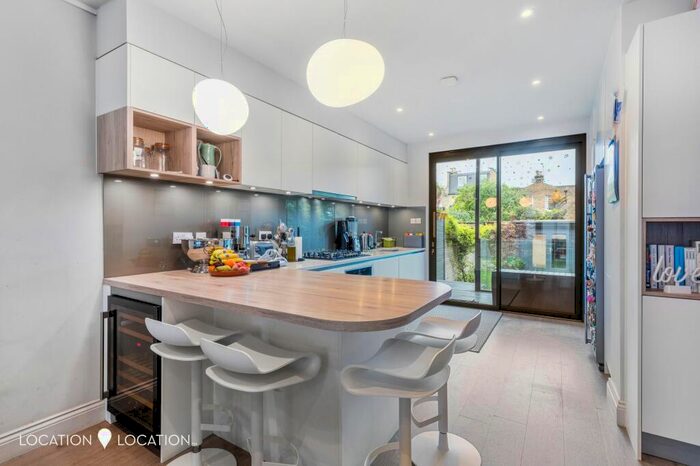 3 Bedroom Apartment To Rent In Albion Road, London, N16