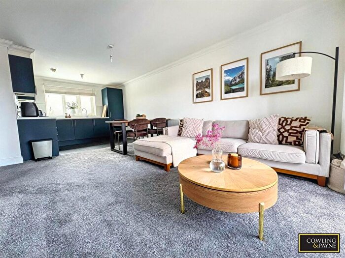 3 Bedroom Flat For Sale In Lower Southend Road, Wickford, SS11
