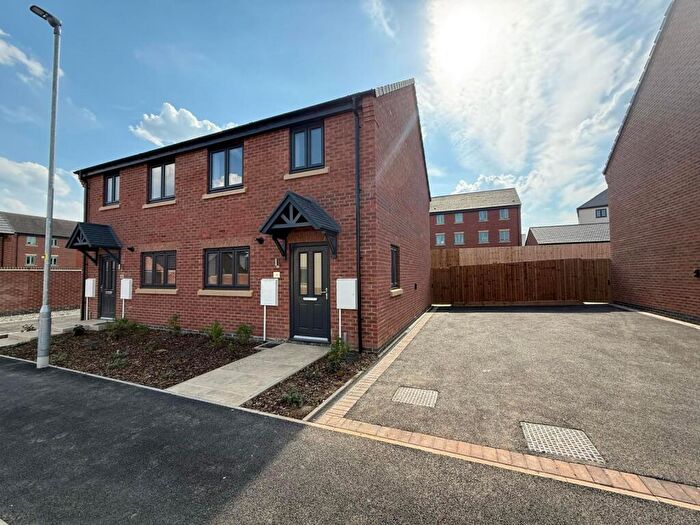 3 Bedroom House To Rent In Canons Close, NN17