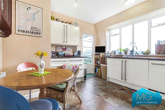 3 Bedroom Apartment For Sale In Lyttelton Road, London, N2