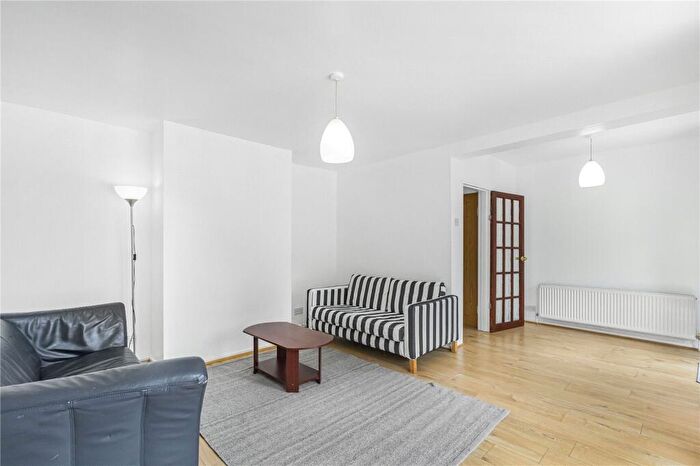 3 Bedroom End Of Terrace House To Rent In Pekin Close, London, E14