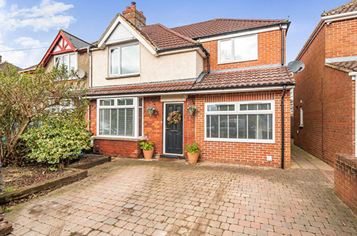 4 Bedroom Semi-Detached House For Sale In Colebrook Road, Colview, Swindon, SN3