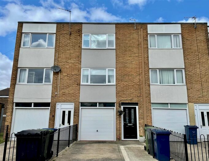 3 Bedroom Town House For Sale In Bramham Court, South Shields, NE34