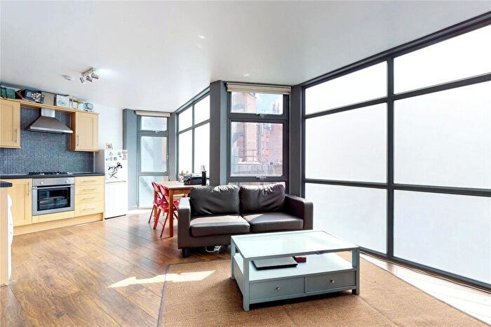 2 Bedroom Apartment To Rent In Gunthorpe Street, Aldgate, London, E1