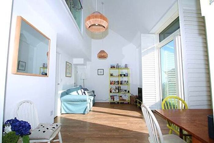 1 Bedroom Flat To Rent In Milles Square, London, SW9