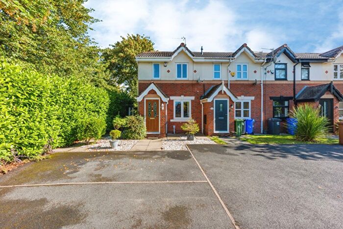 2 Bedroom End Of Terrace House For Sale In Lodge View, Droylsden, Manchester, Greater Manchester, M43