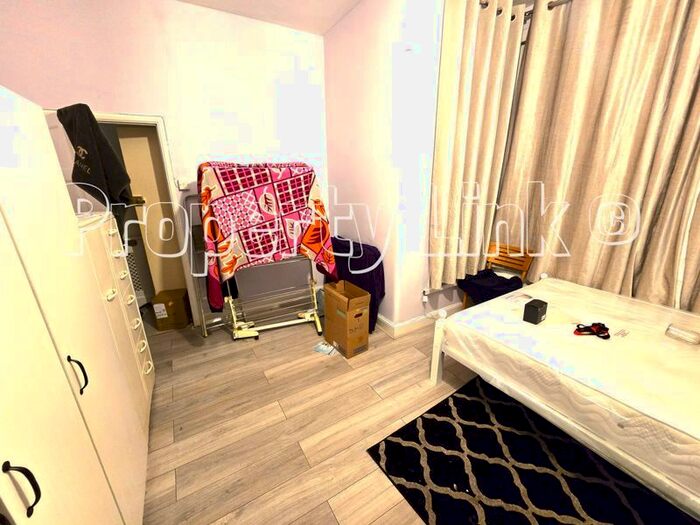 Studio To Rent In Warwick Gardens, Ilford, IG1