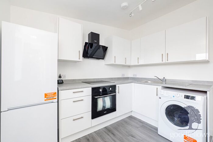 3 Bedroom Semi Detached House To Rent In Parkview Close, Carshalton, SM5