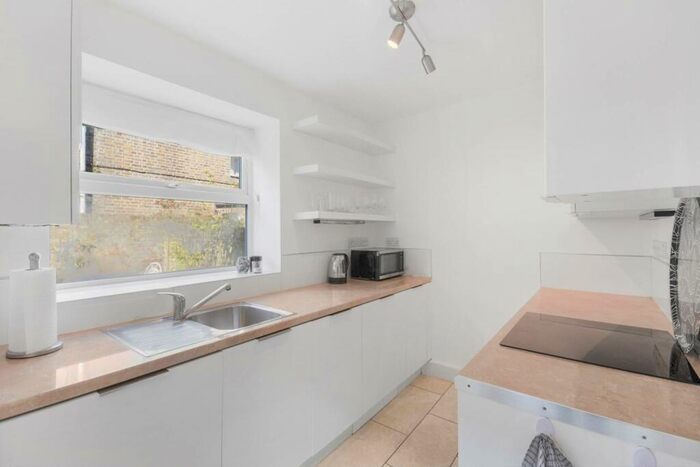 1 Bedroom Flat To Rent In Browning Street, Elephant And Castle, London, SE17