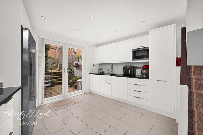 4 Bedroom Terraced House For Sale In Downham Road, De Beauvoir, N1