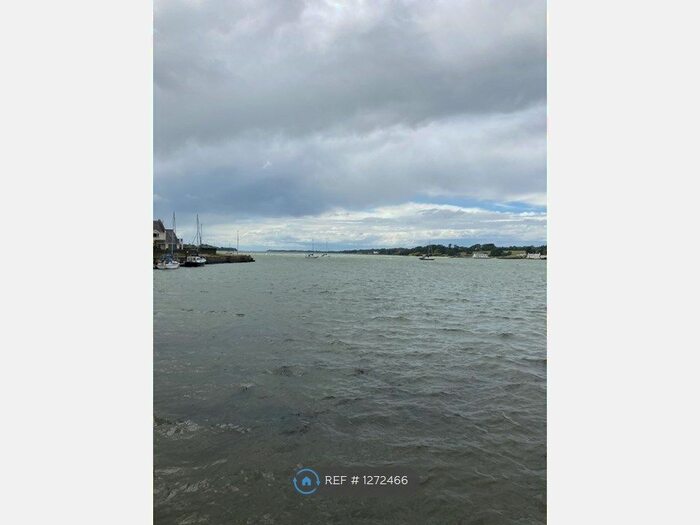 2 Bedroom Flat To Rent In Y Felinheli, Y Felinheli LL56