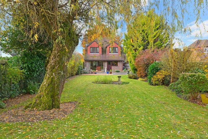 4 Bedroom Detached House For Sale In Rowly Drive, Cranleigh, GU6