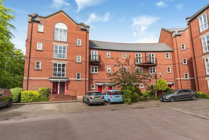 3 Bedroom Apartment For Sale In John Smeaton Court, Manchester, M1