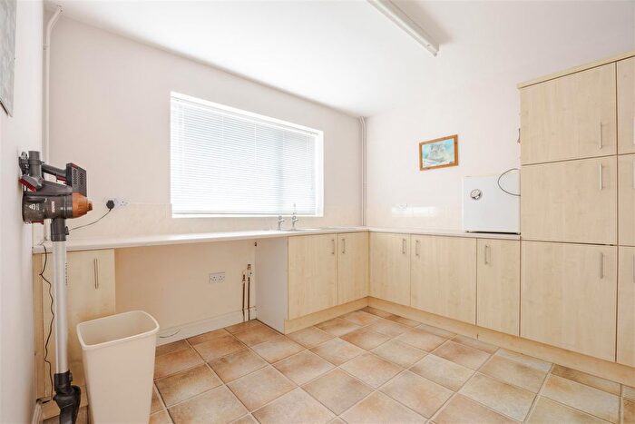 4 Bedroom Detached House For Sale In Southfield Close, Ulceby, DN39