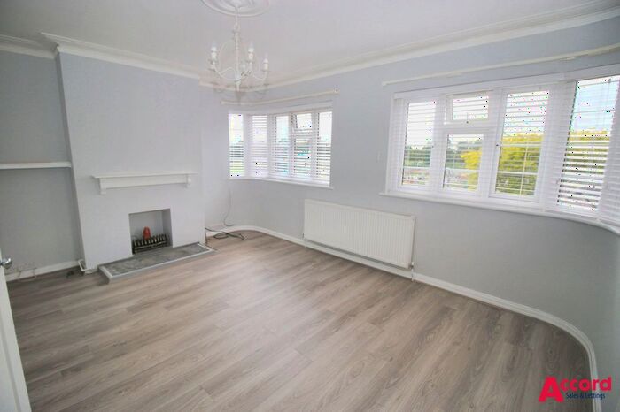 3 Bedroom Flat To Rent In Corbets Tey Road, Upminster, RM14