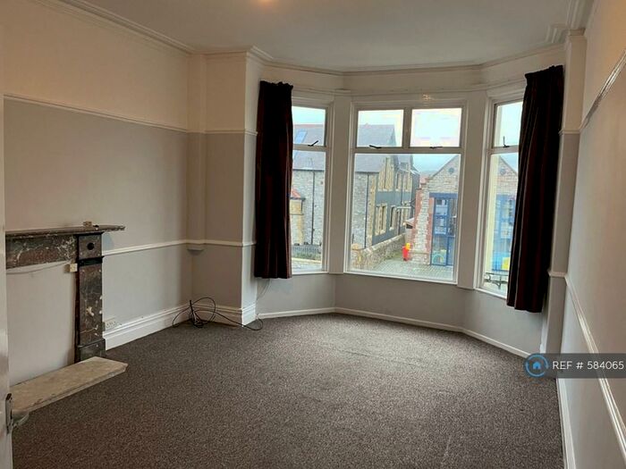 2 Bedroom Flat To Rent In Lloyd Street, Llandudno, LL30
