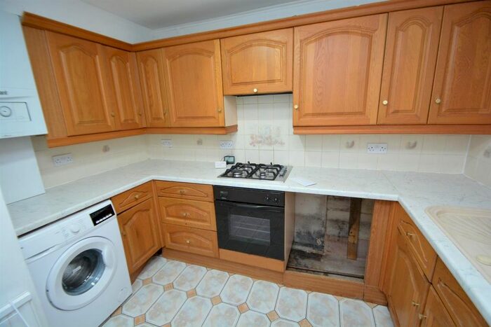 2 Bedroom Flat To Rent In Langworthy, Royston Grove, Hatch End, HA5