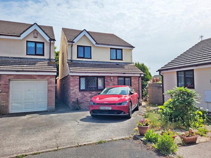 3 Bedroom Detached House For Sale In George Thomas Close, Porthcawl, CF36