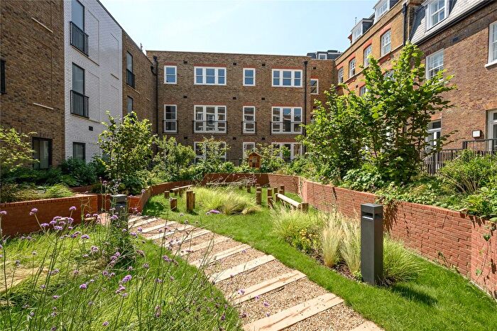3 Bedroom Flat For Sale In Kew Foot Road, Richmond, TW9