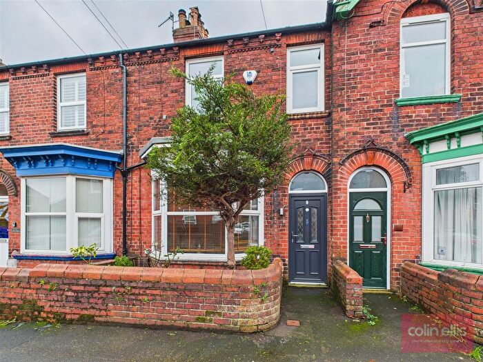 2 Bedroom Terraced House For Sale In Asquith Avenue, Scarborough, YO12