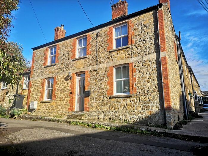 3 Bedroom End Of Terrace House To Rent In Roundwell Street, South Petherton, TA13